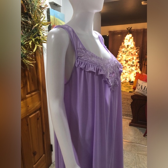 Lavender Lace Trim Nightgown
Vintage - Picture 10 of 10